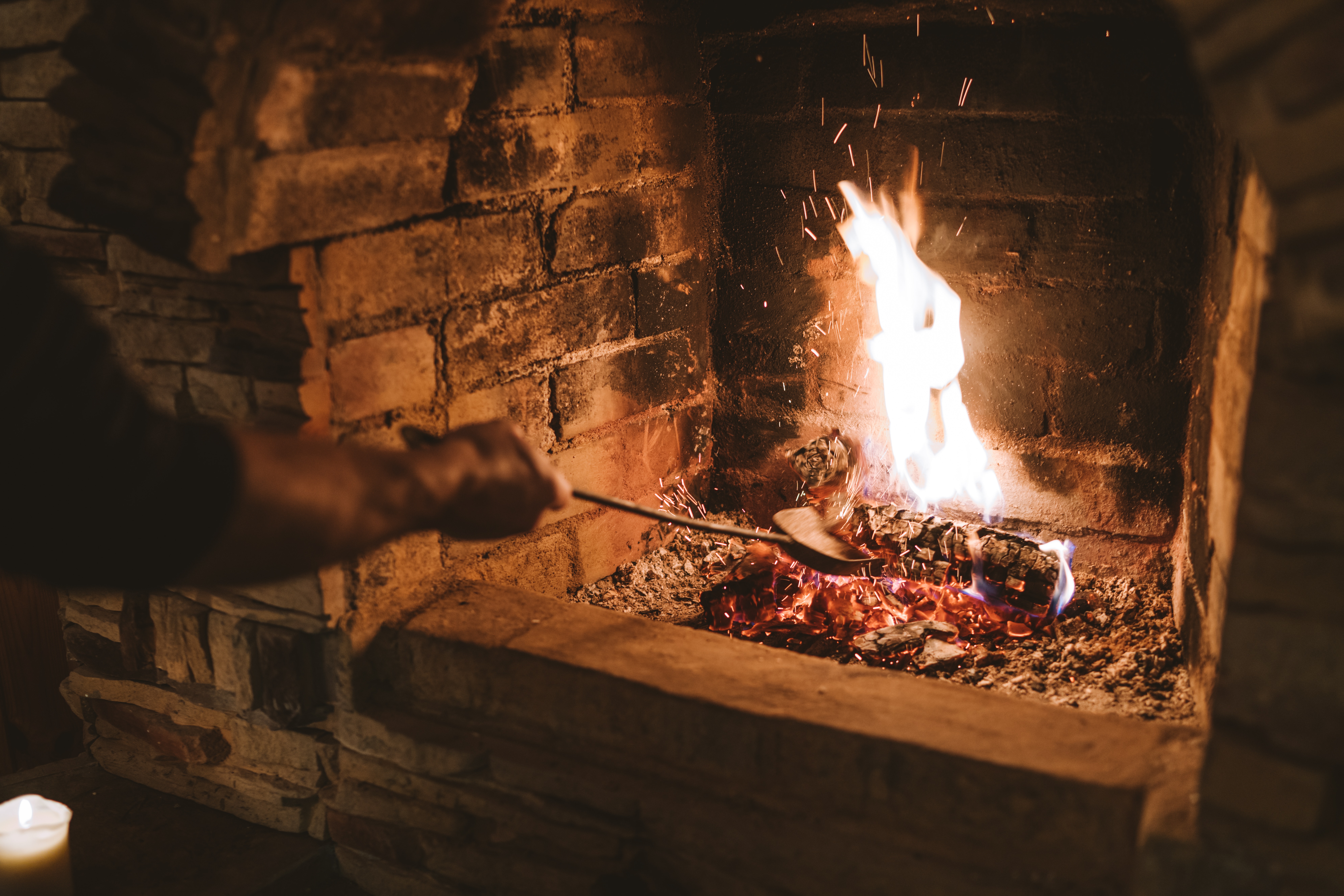 什么樣的材質更適合DIY壁爐時作為爐膛？大理石or花崗巖？